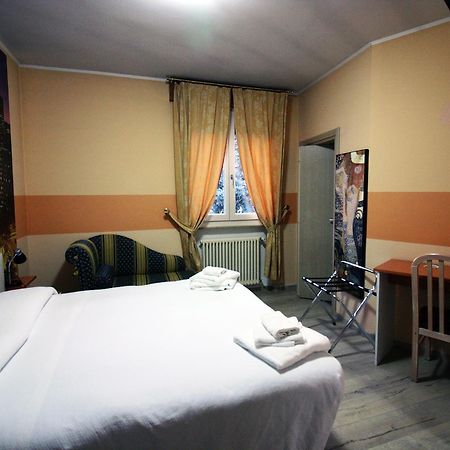 Albergo Ristorante La Bussola Clusone Exterior photo