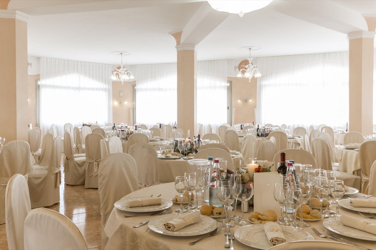 Albergo Ristorante La Bussola Clusone Exterior photo